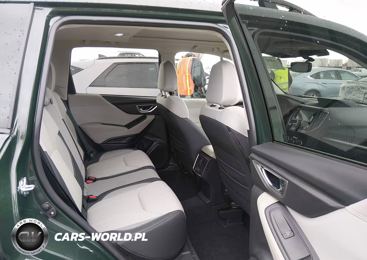 2024 Subaru Forester Premium VIN:JF2SKADC3RH445250 - 8