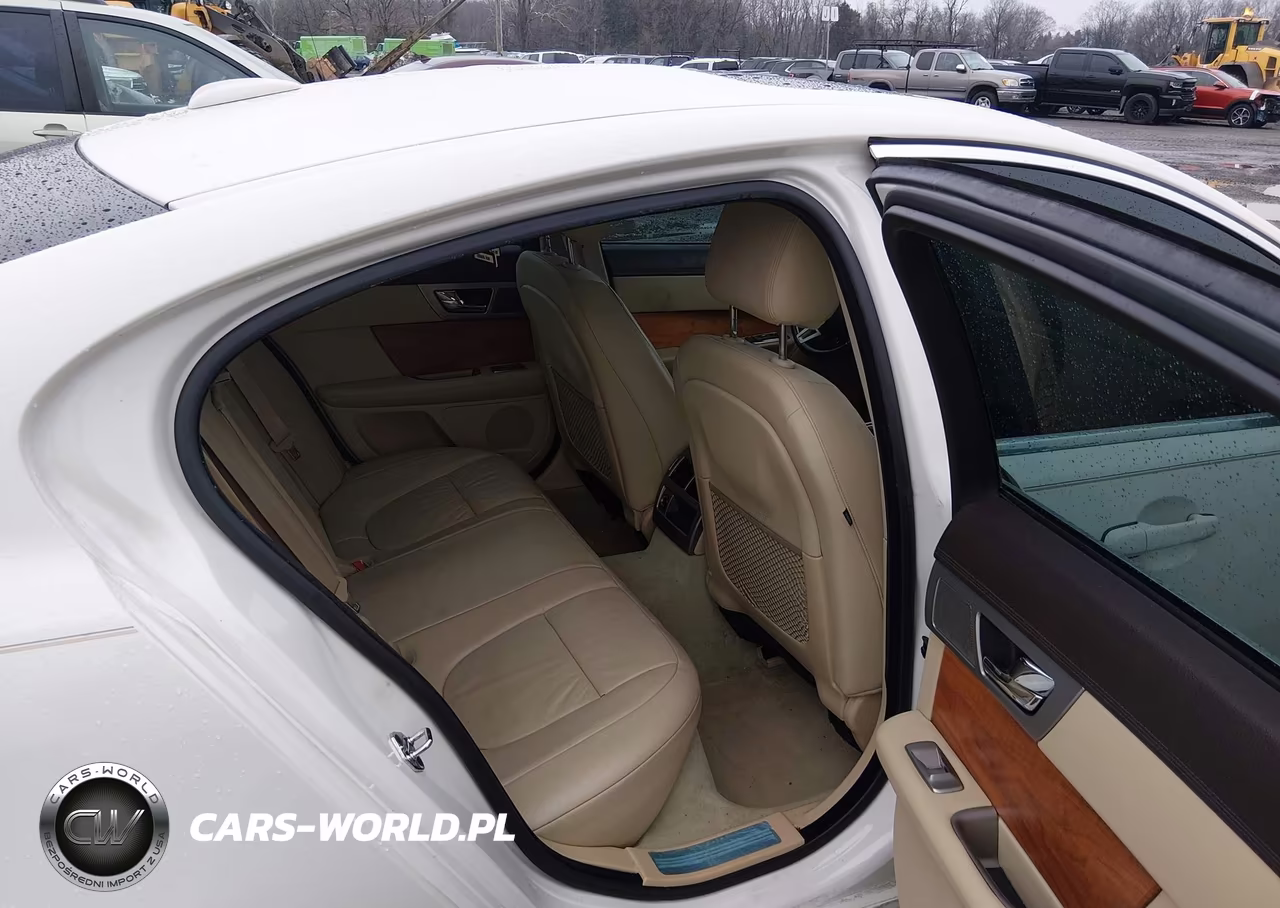 2010 Jaguar Xf VIN:SAJWA0FA1AHR70595 - 8
