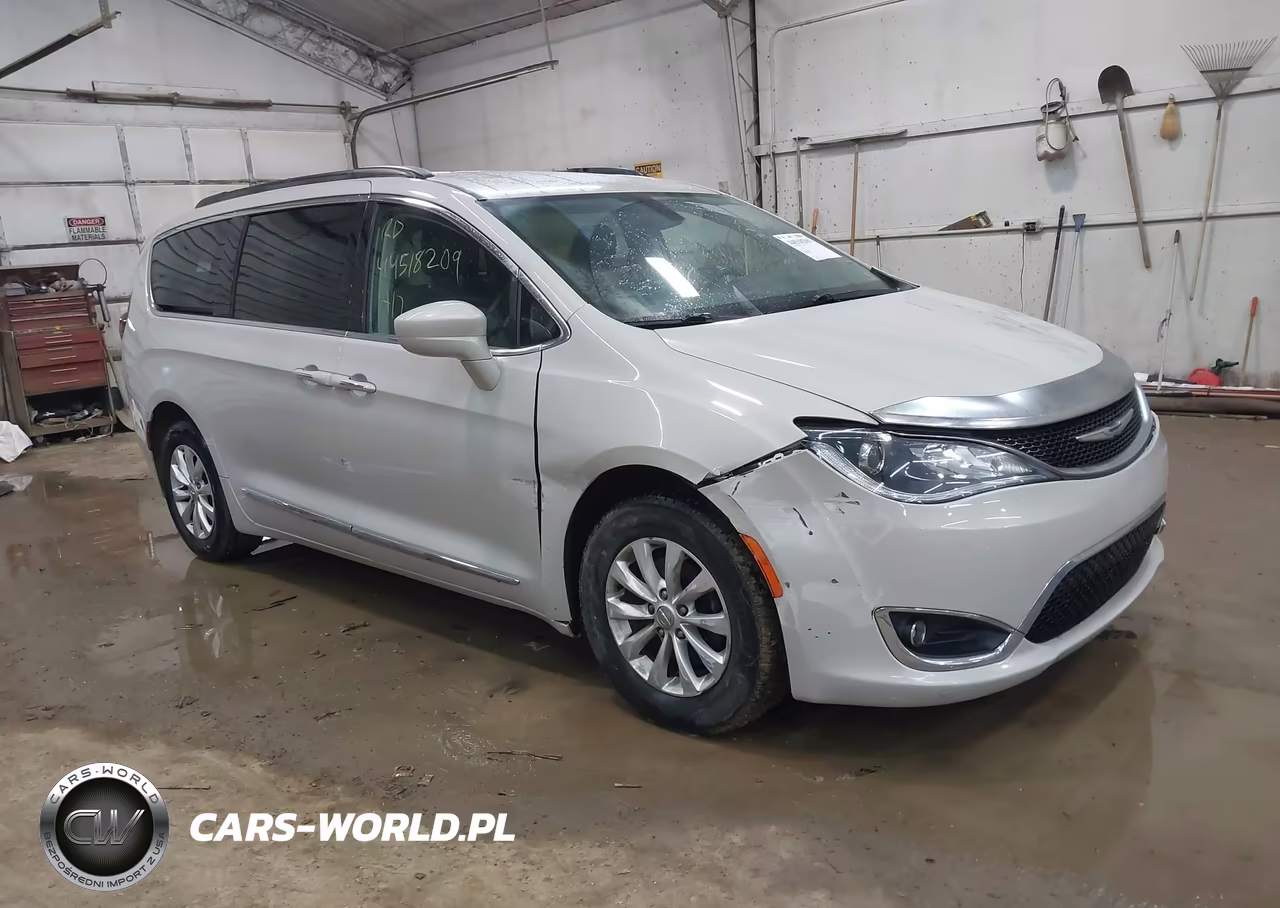 2017 Chrysler Pacifica Touring-L