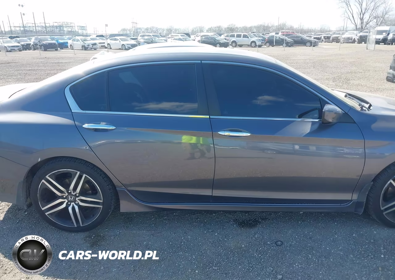 2017 Honda Accord Sport VIN:1HGCR2F58HA133808 - 13