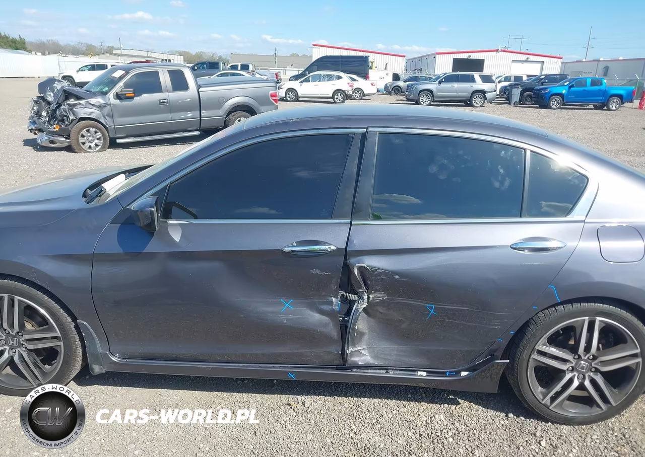 2017 Honda Accord Sport VIN:1HGCR2F58HA133808 - 14