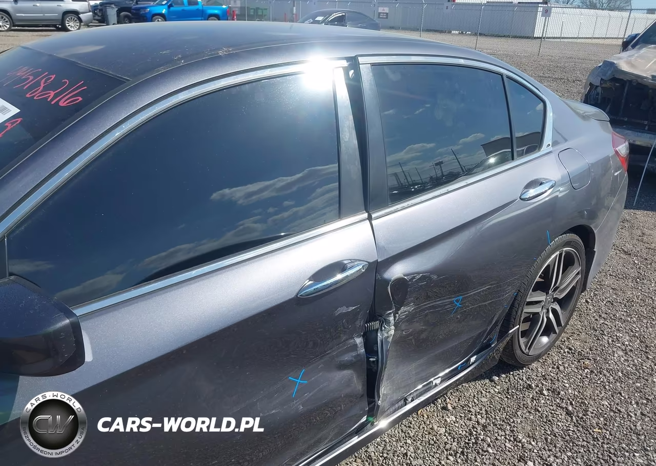 2017 Honda Accord Sport VIN:1HGCR2F58HA133808 - 18