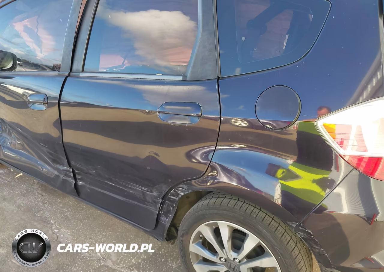 2013 Honda Fit Sport VIN:JHMGE8H59DC059095 - 18
