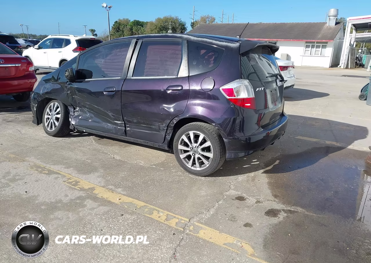 2013 Honda Fit Sport VIN:JHMGE8H59DC059095 - 3