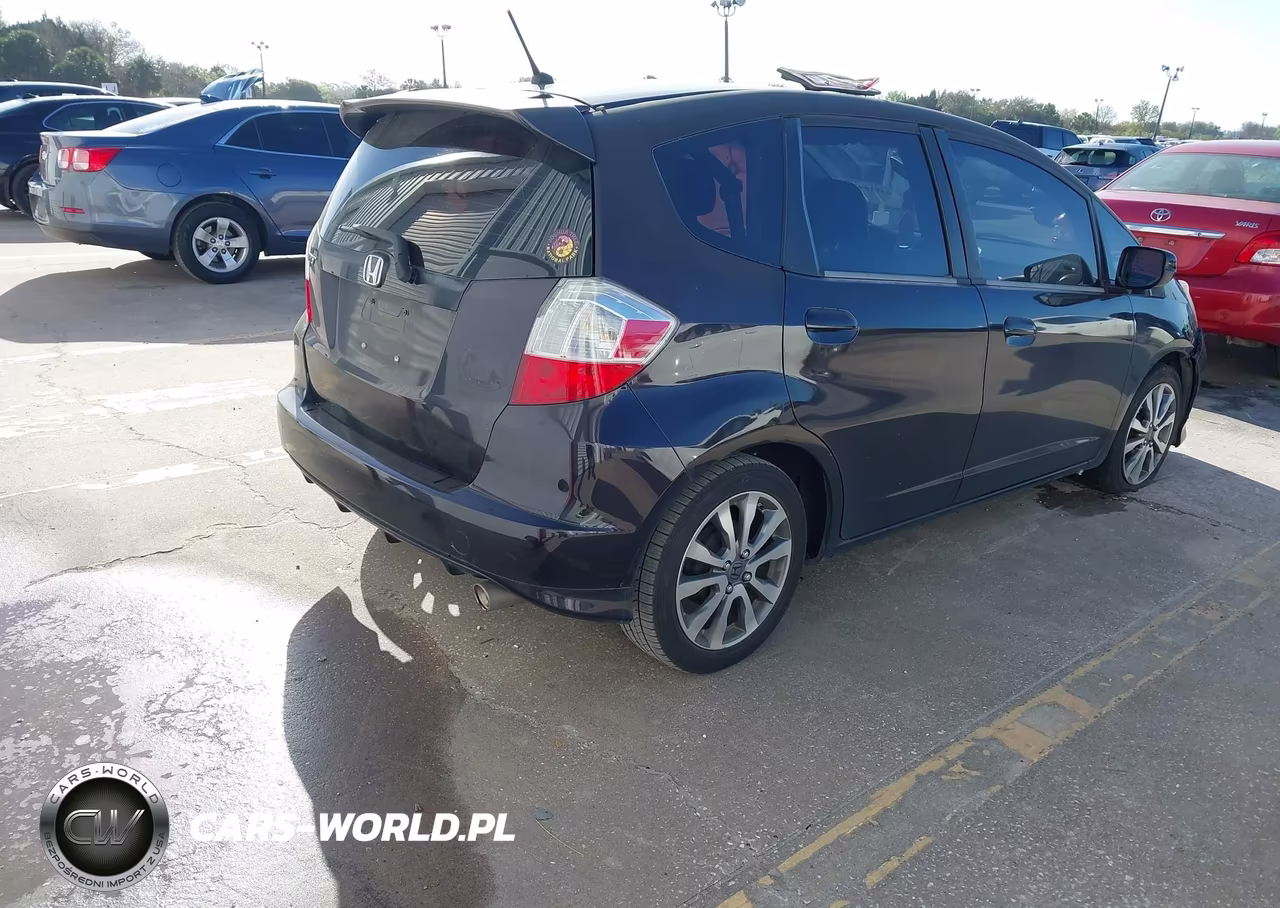 2013 Honda Fit Sport VIN:JHMGE8H59DC059095 - 4