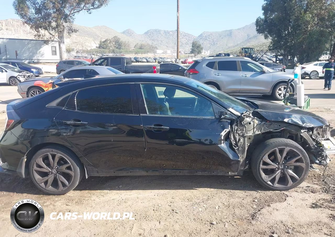 2018 Honda Civic Sport Touring VIN:SHHFK7H92JU419145 - 14