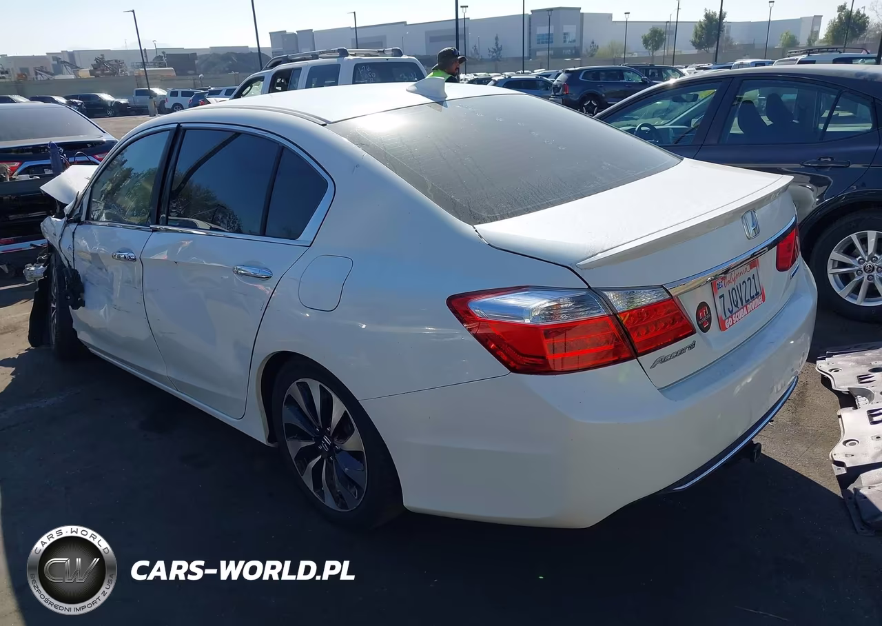2015 Honda Accord Hybrid VIN:1HGCR6F39FA004673 - 3