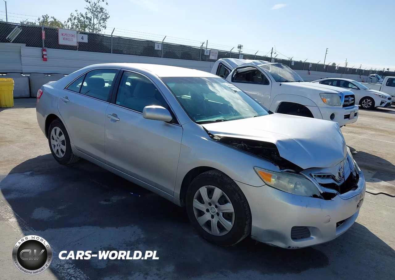 2010 Toyota Camry Le – zdjęcie 1 z 16