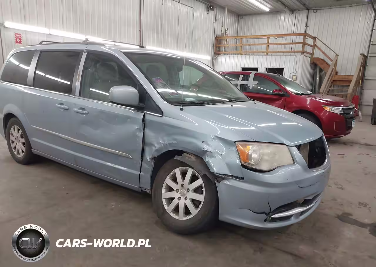 2013 Chrysler Town & Country Touring