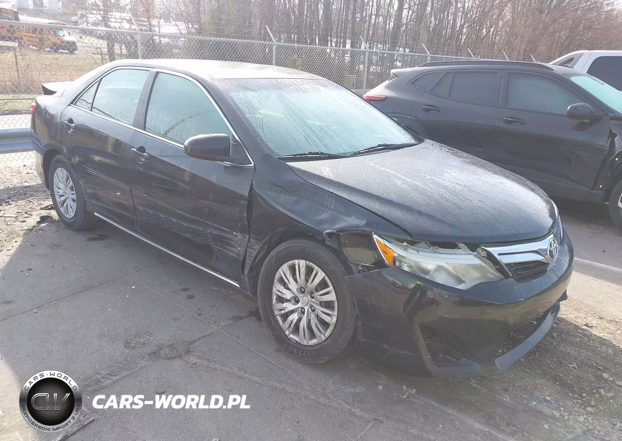2014 Toyota Camry Le – zdjęcie 1 z 17