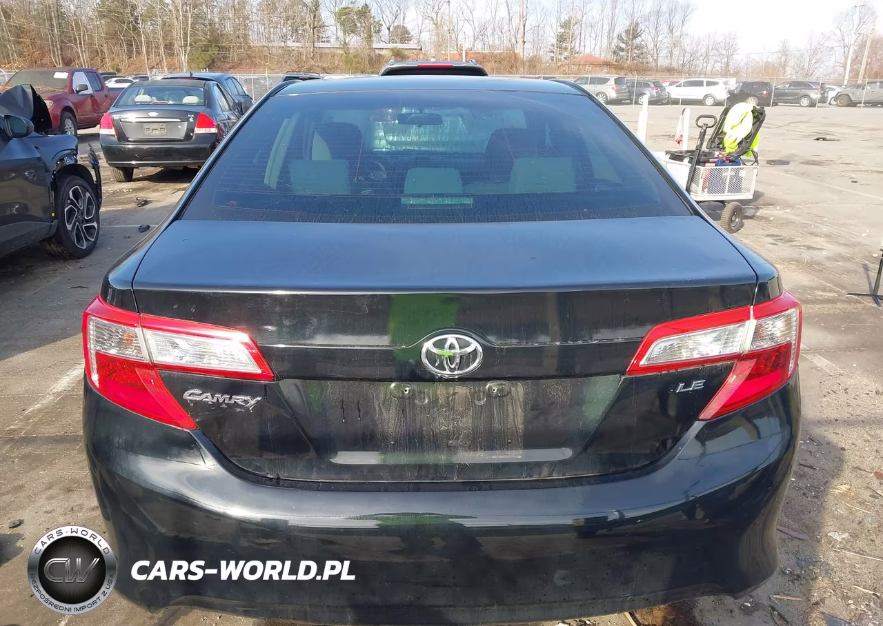 2014 Toyota Camry Le VIN:4T4BF1FK2ER337471 - 17