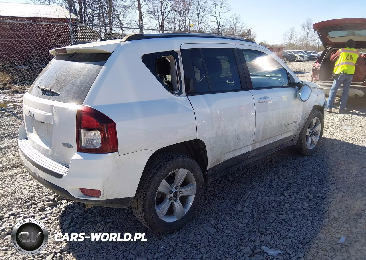 2017 Jeep Compass Latitude 4X4 VIN:1C4NJDEB9HD104625 - 4