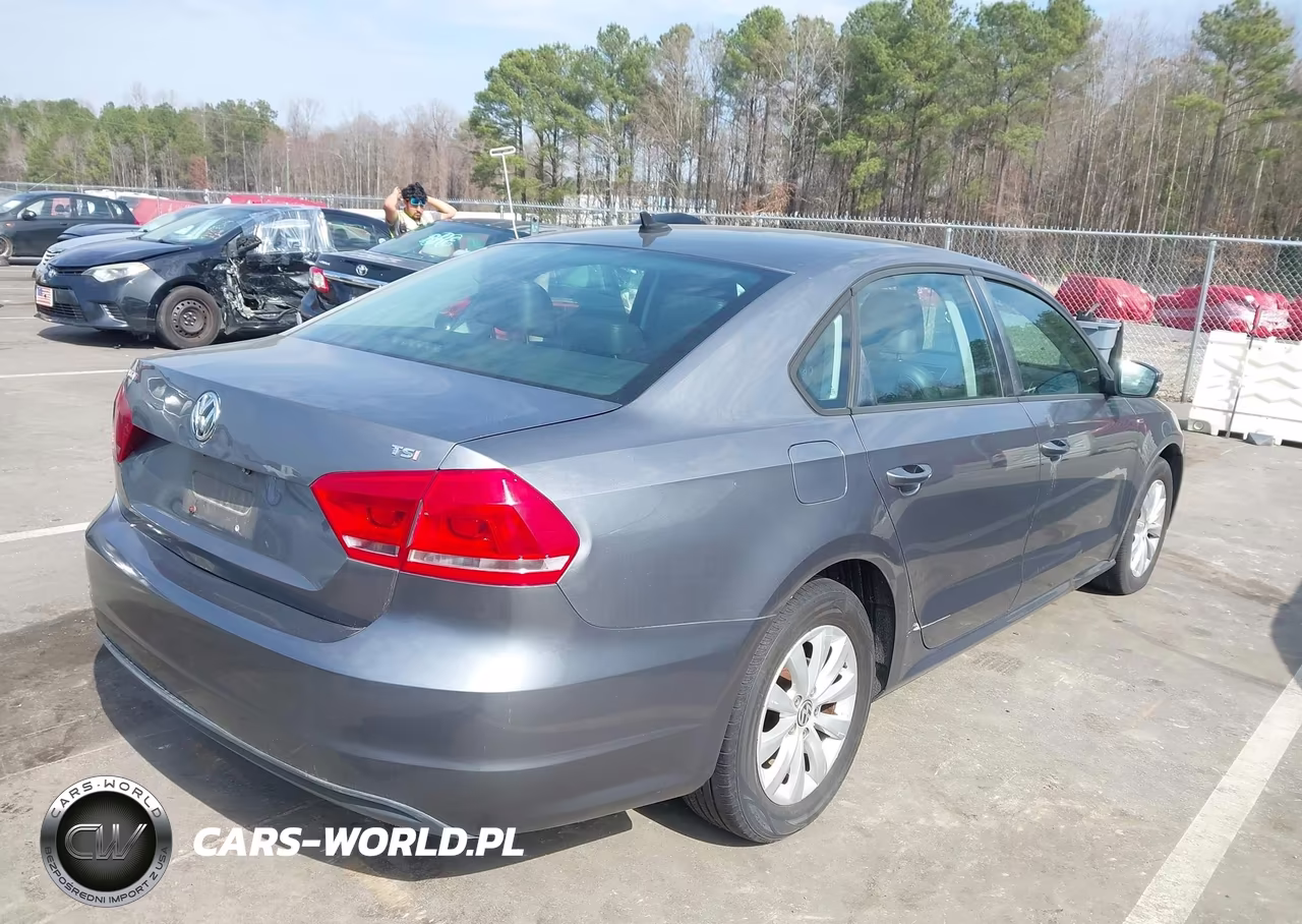 2015 Volkswagen Passat 1.8T Wolfsburg Edition VIN:1VWAT7A37FC073917 - 4