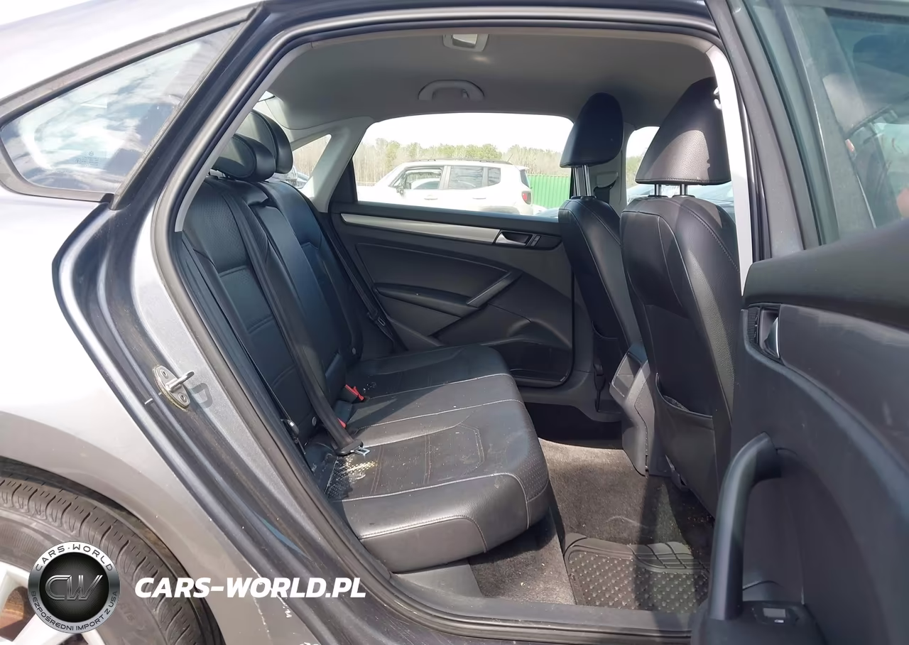2015 Volkswagen Passat 1.8T Wolfsburg Edition VIN:1VWAT7A37FC073917 - 8