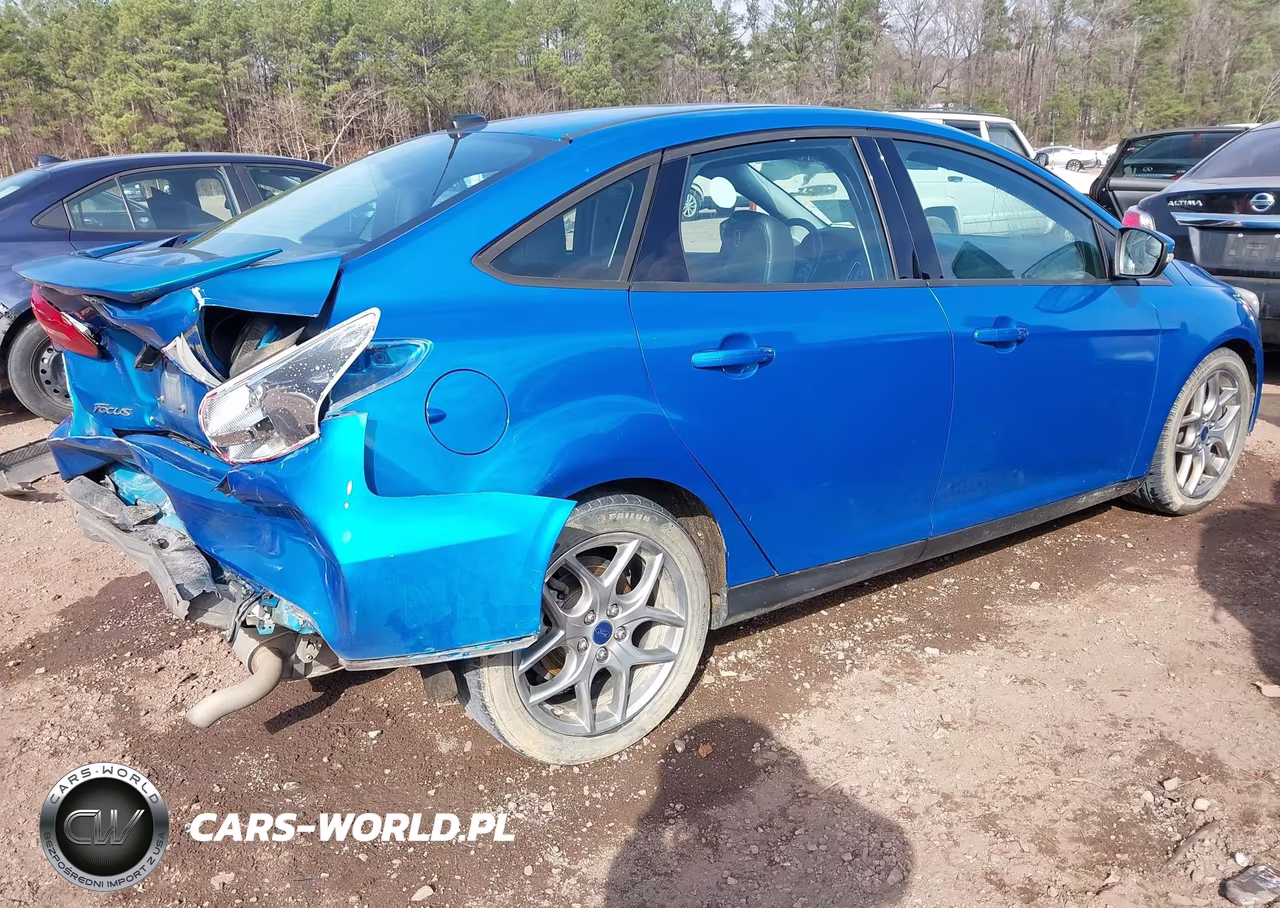 2015 Ford Focus Se VIN:1FADP3F24FL291591 - 4