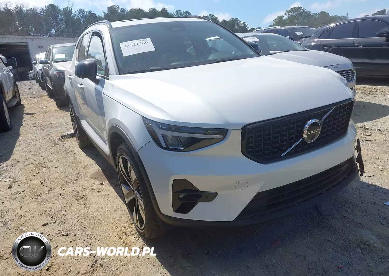 2024 Volvo Xc40 B5 Plus Dark Theme – zdjęcie 1 z 16