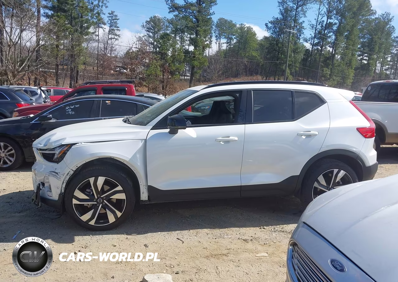 2024 Volvo Xc40 B5 Plus Dark Theme VIN:YV4L12UL5R2249659 - 14
