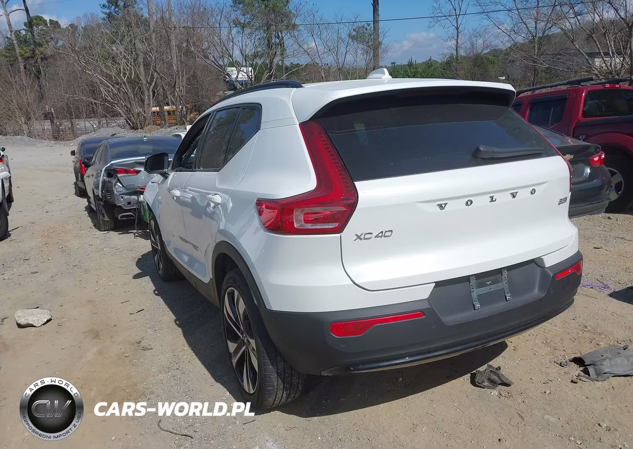 2024 Volvo Xc40 B5 Plus Dark Theme VIN:YV4L12UL5R2249659 - 3