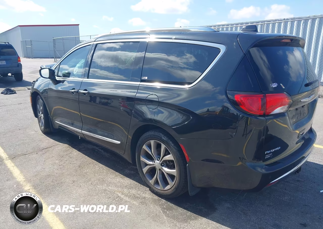 2017 Chrysler Pacifica Limited VIN:2C4RC1GG3HR665080 - 3
