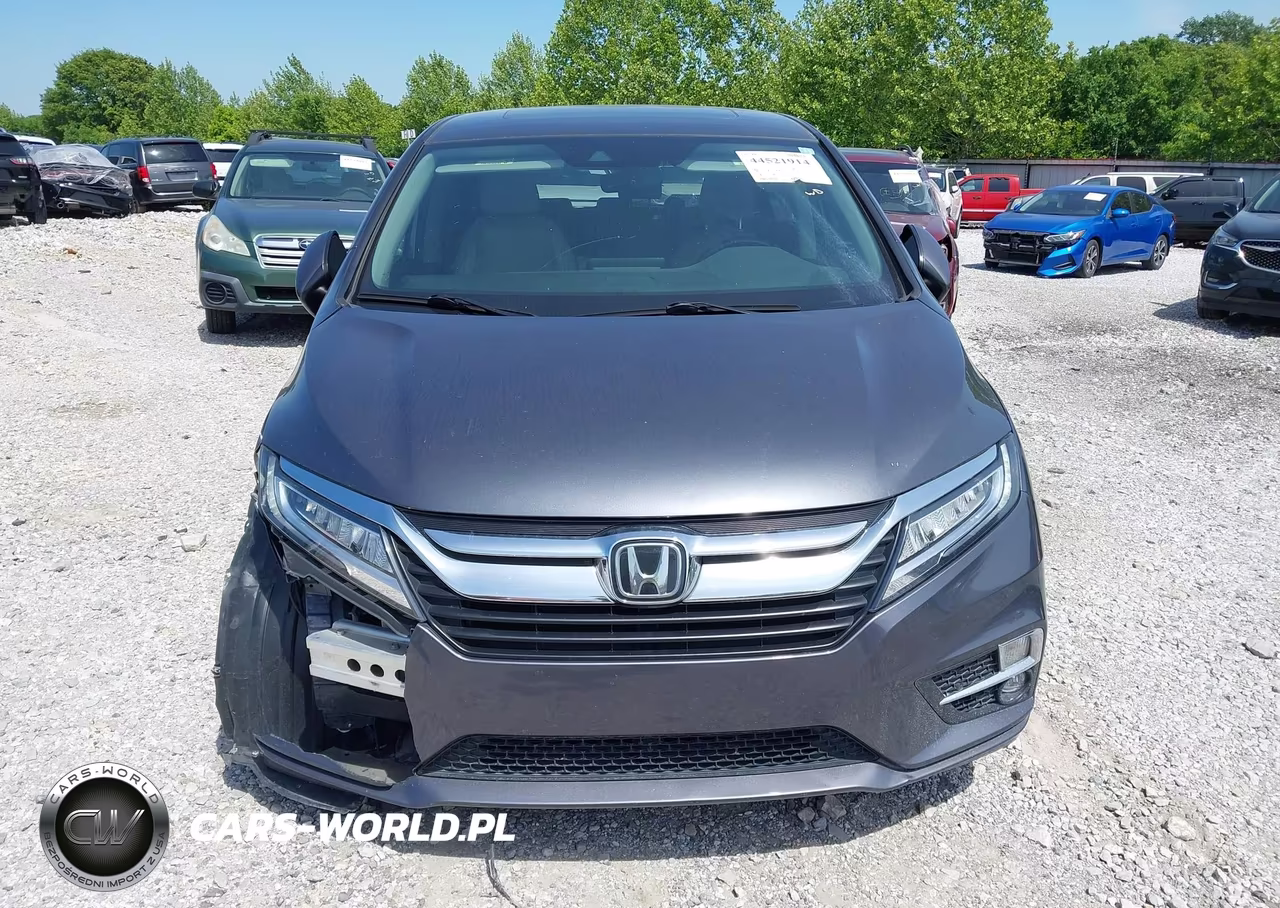 2018 Honda Odyssey Touring VIN:5FNRL6H8XJB017693 - 13