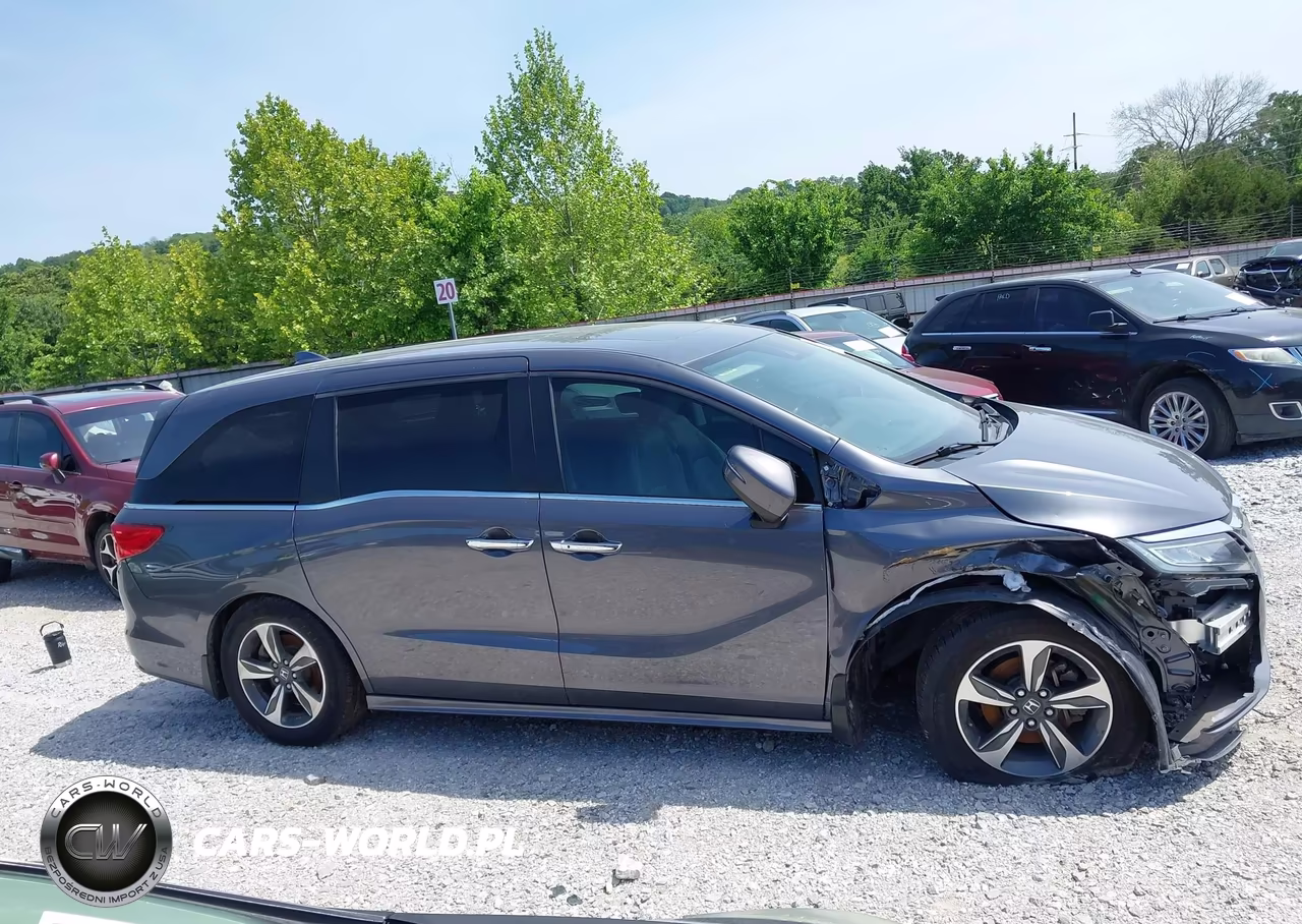 2018 Honda Odyssey Touring VIN:5FNRL6H8XJB017693 - 14