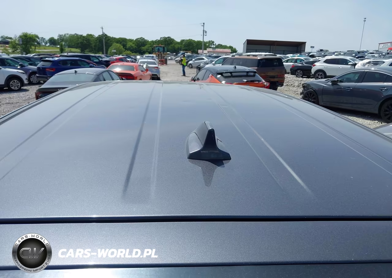 2018 Honda Odyssey Touring VIN:5FNRL6H8XJB017693 - 19