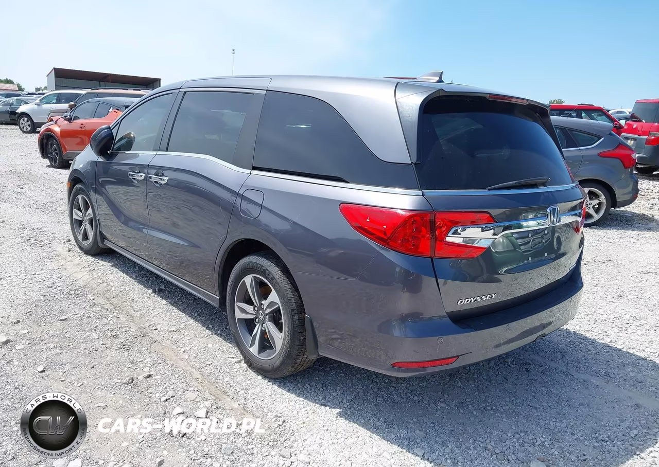 2018 Honda Odyssey Touring VIN:5FNRL6H8XJB017693 - 3