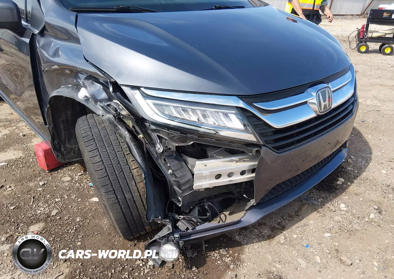 2018 Honda Odyssey Touring VIN:5FNRL6H8XJB017693 - 6