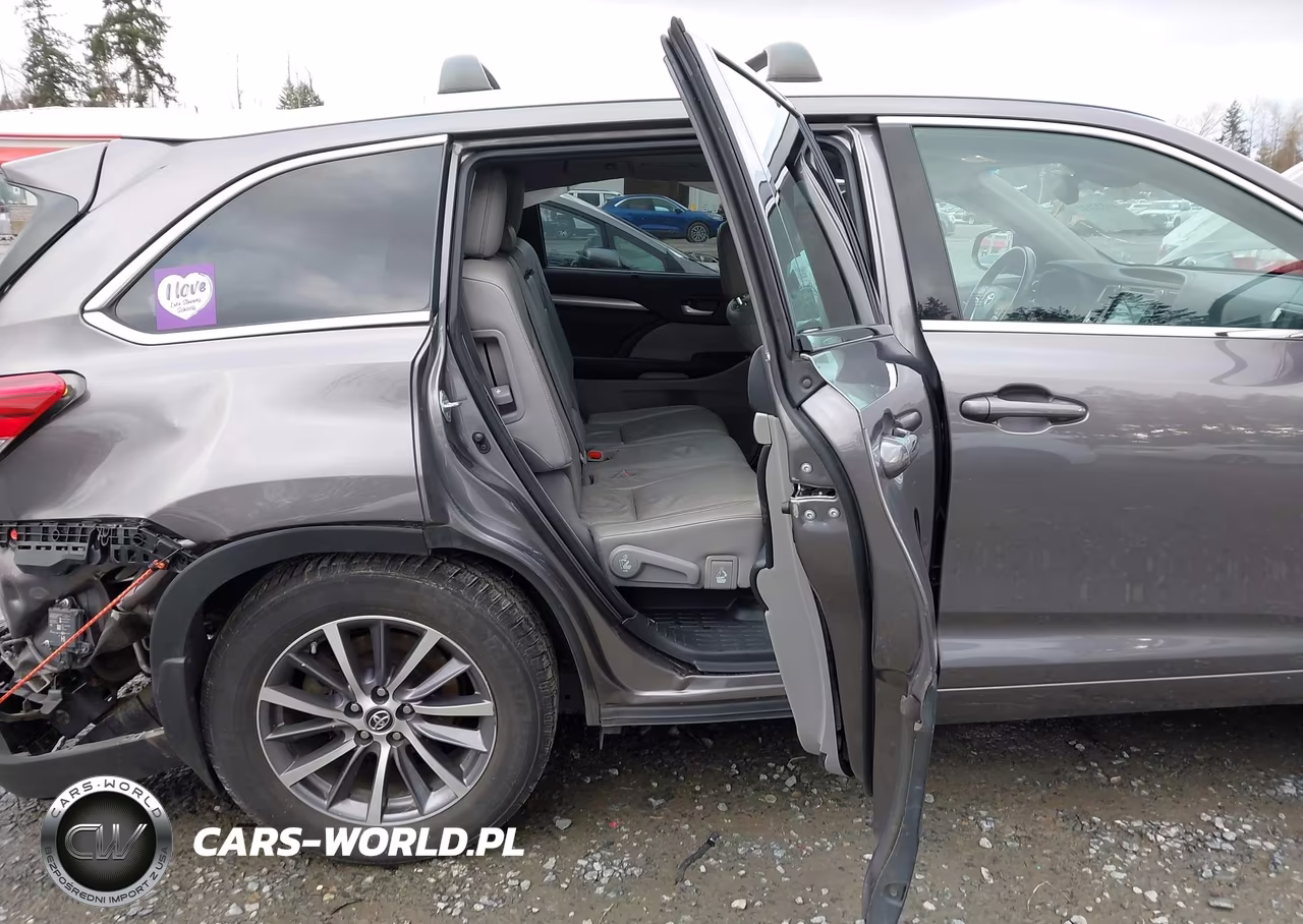 2018 Toyota Highlander Xle VIN:5TDJZRFH1JS534568 - 8