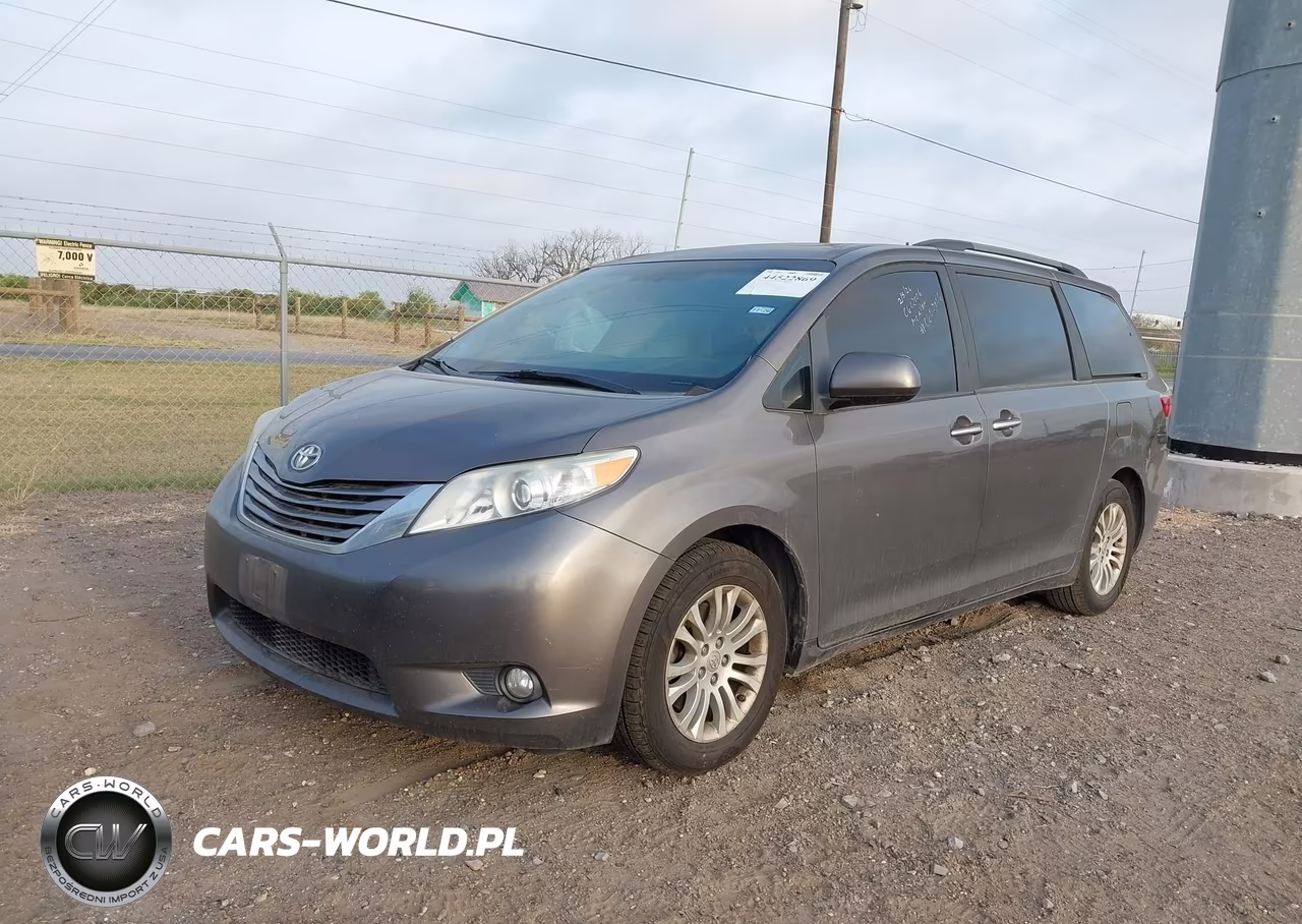 2017 Toyota Sienna Xle 8 Passenger VIN:5TDYZ3DC7HS791764 - 2