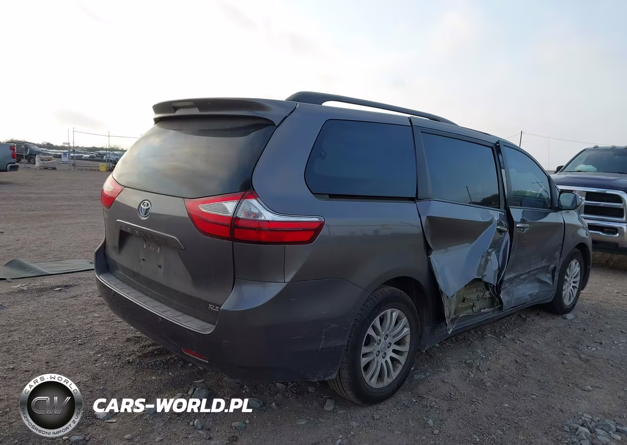 2017 Toyota Sienna Xle 8 Passenger VIN:5TDYZ3DC7HS791764 - 4