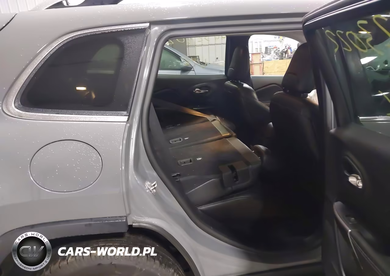 2020 Jeep Cherokee Limited 4X4 VIN:1C4PJMDX2LD588331 - 8