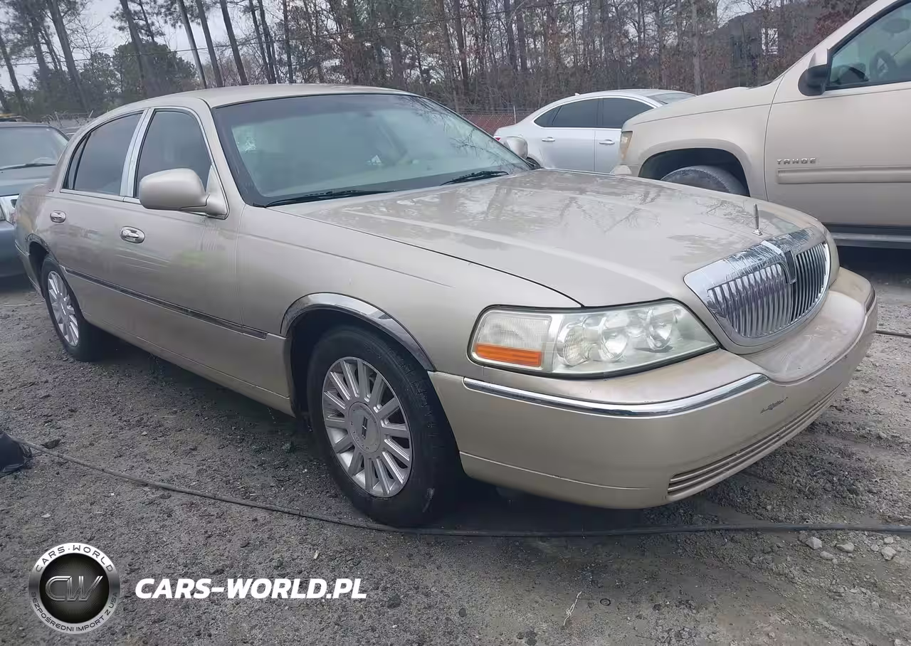 2005 Lincoln Town Car Signature