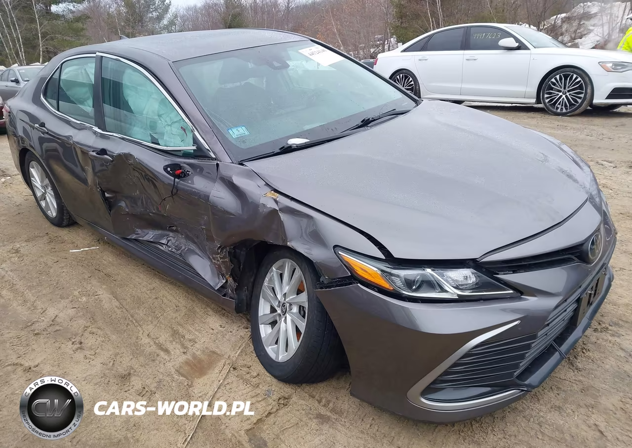 2022 Toyota Camry Le – zdjęcie 1 z 17