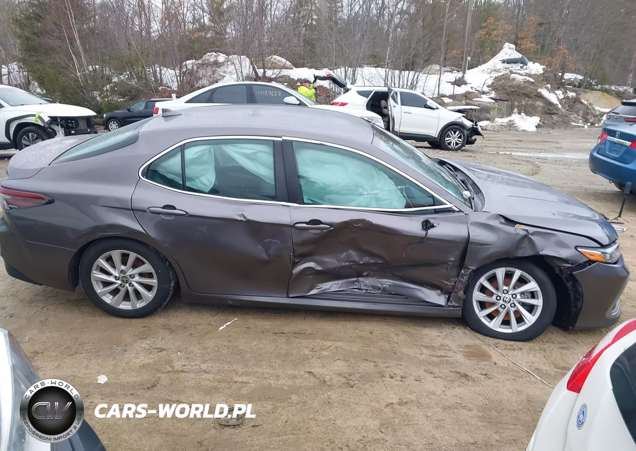2022 Toyota Camry Le VIN:4T1C11AKXNU647727 - 13
