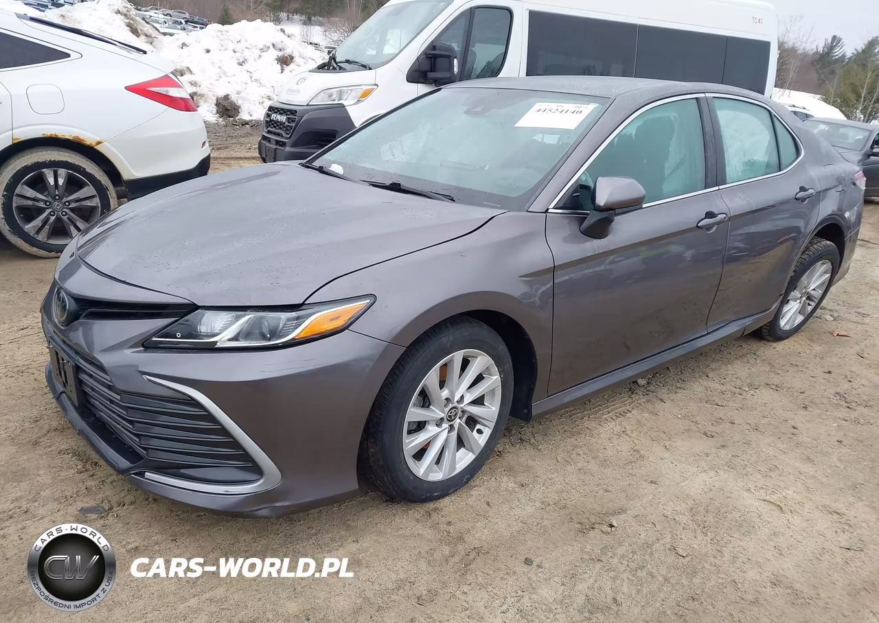 2022 Toyota Camry Le VIN:4T1C11AKXNU647727 - 2