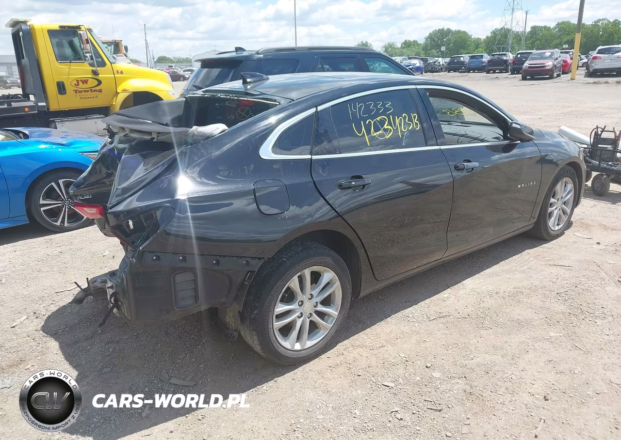 2018 Chevrolet Malibu Lt VIN:1G1ZD5ST1JF142333 - 4