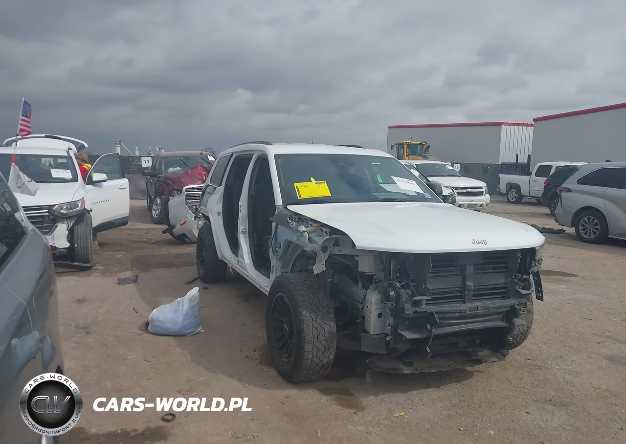 2023 Jeep Grand Cherokee L Laredo 4X4