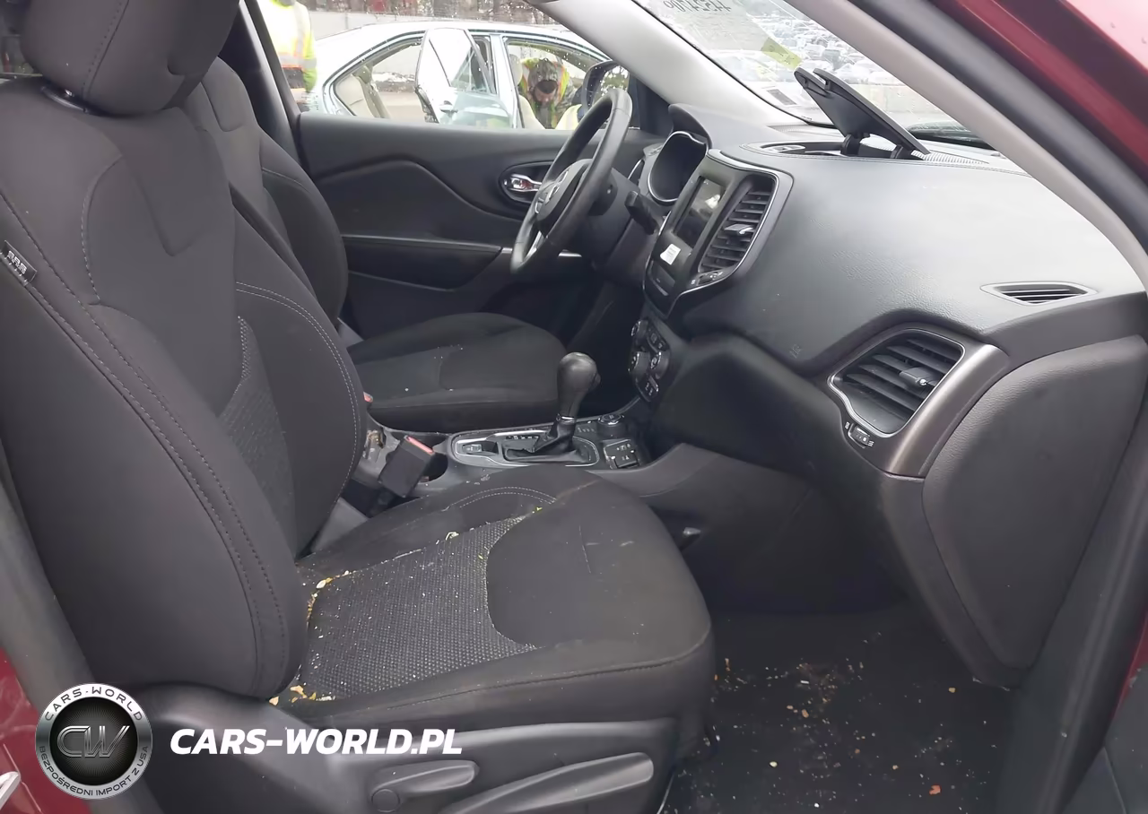 2020 Jeep Cherokee Latitude 4X4 VIN:1C4PJMCB5LD612336 - 5