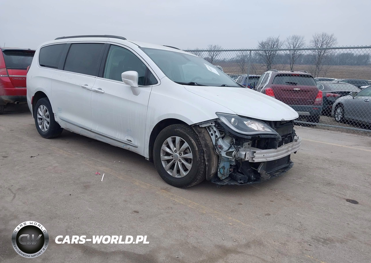 2017 Chrysler Pacifica Touring-L