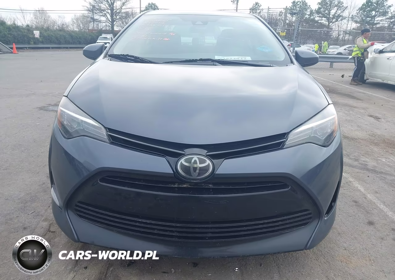 2018 Toyota Corolla Le VIN:5YFBURHE3JP847412 - 11