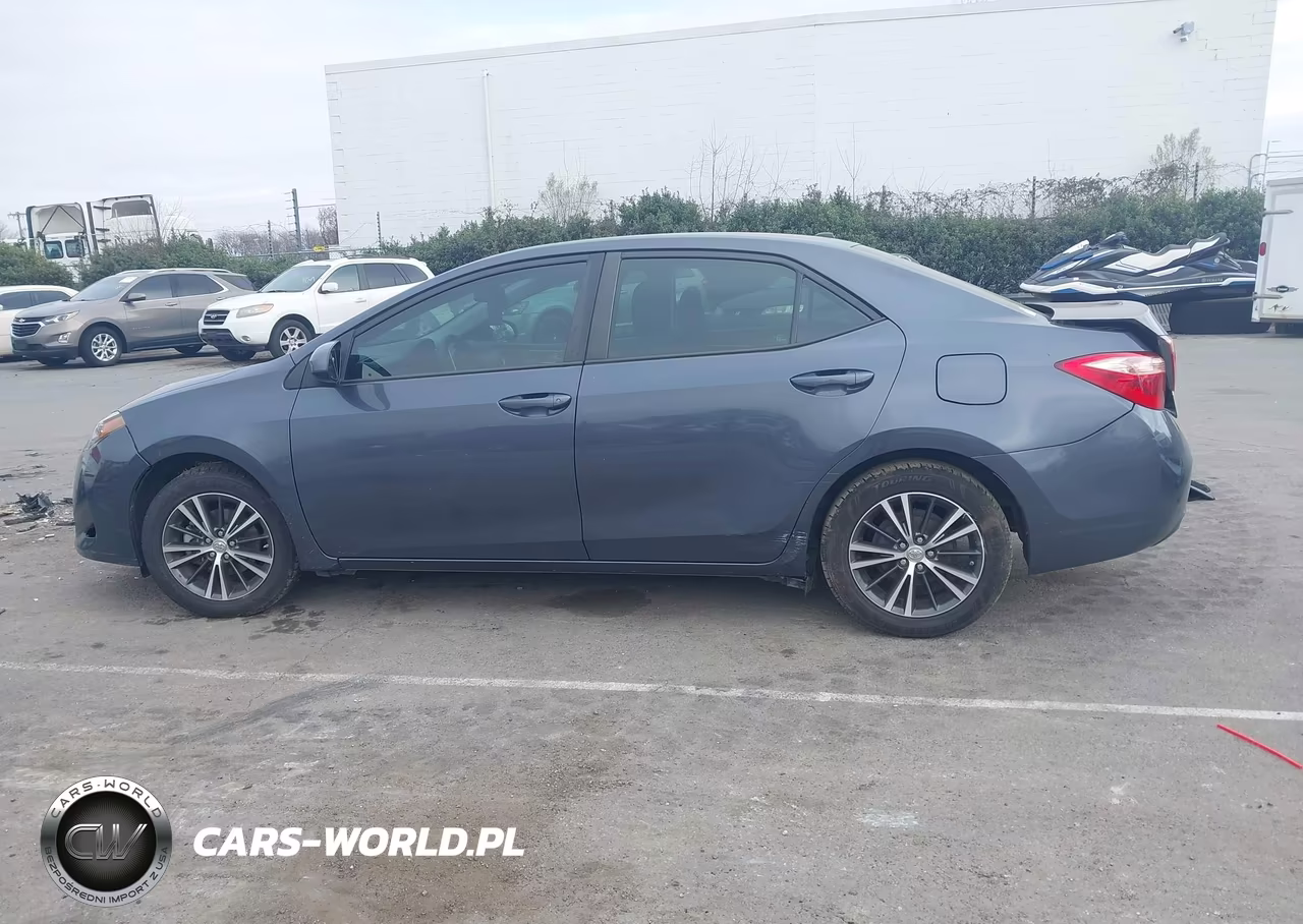 2018 Toyota Corolla Le VIN:5YFBURHE3JP847412 - 13