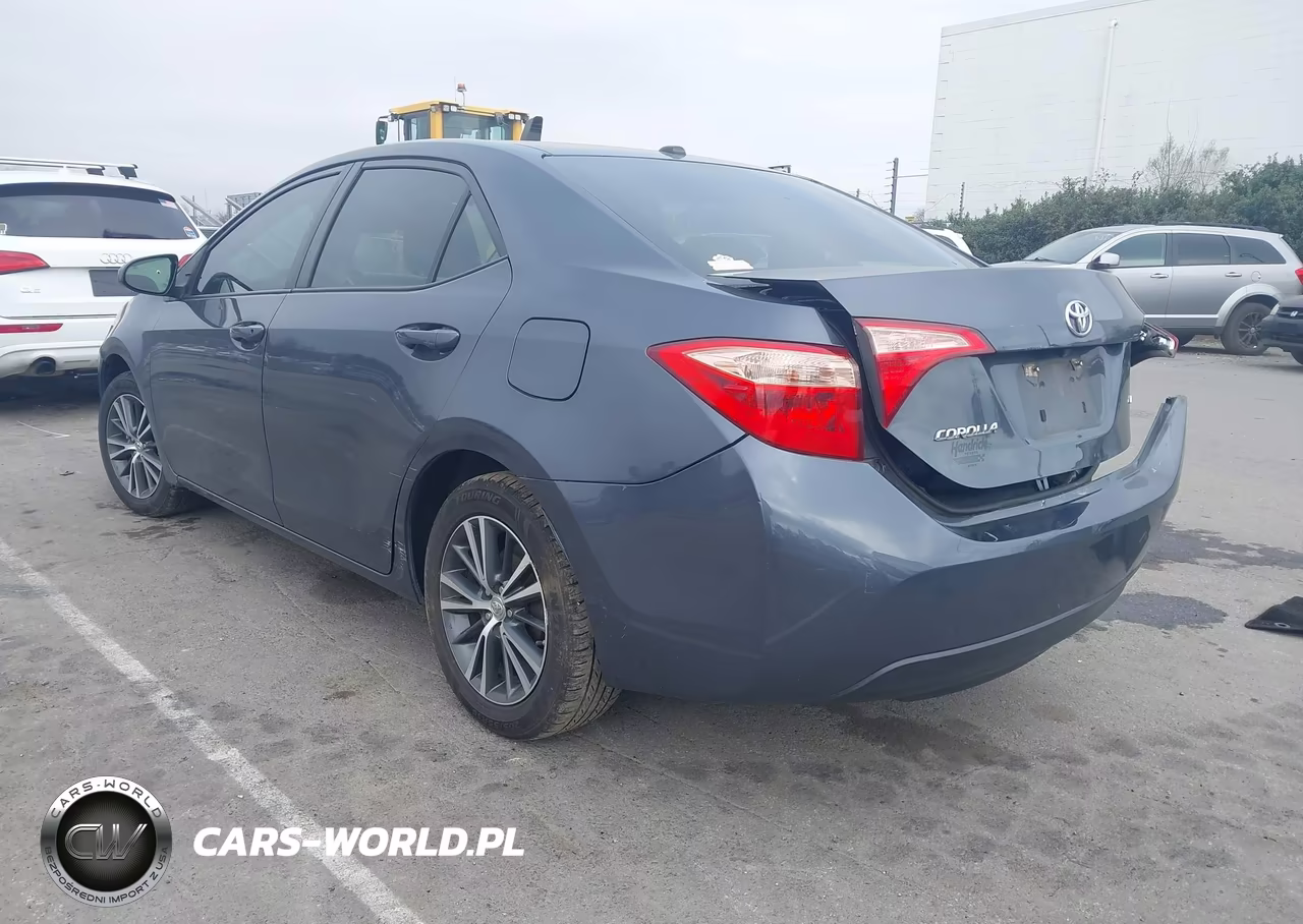 2018 Toyota Corolla Le VIN:5YFBURHE3JP847412 - 3