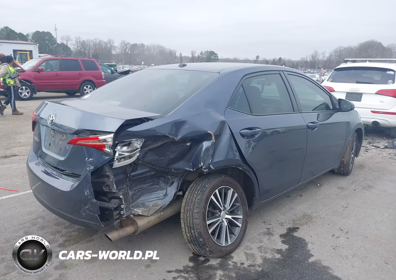 2018 Toyota Corolla Le VIN:5YFBURHE3JP847412 - 4