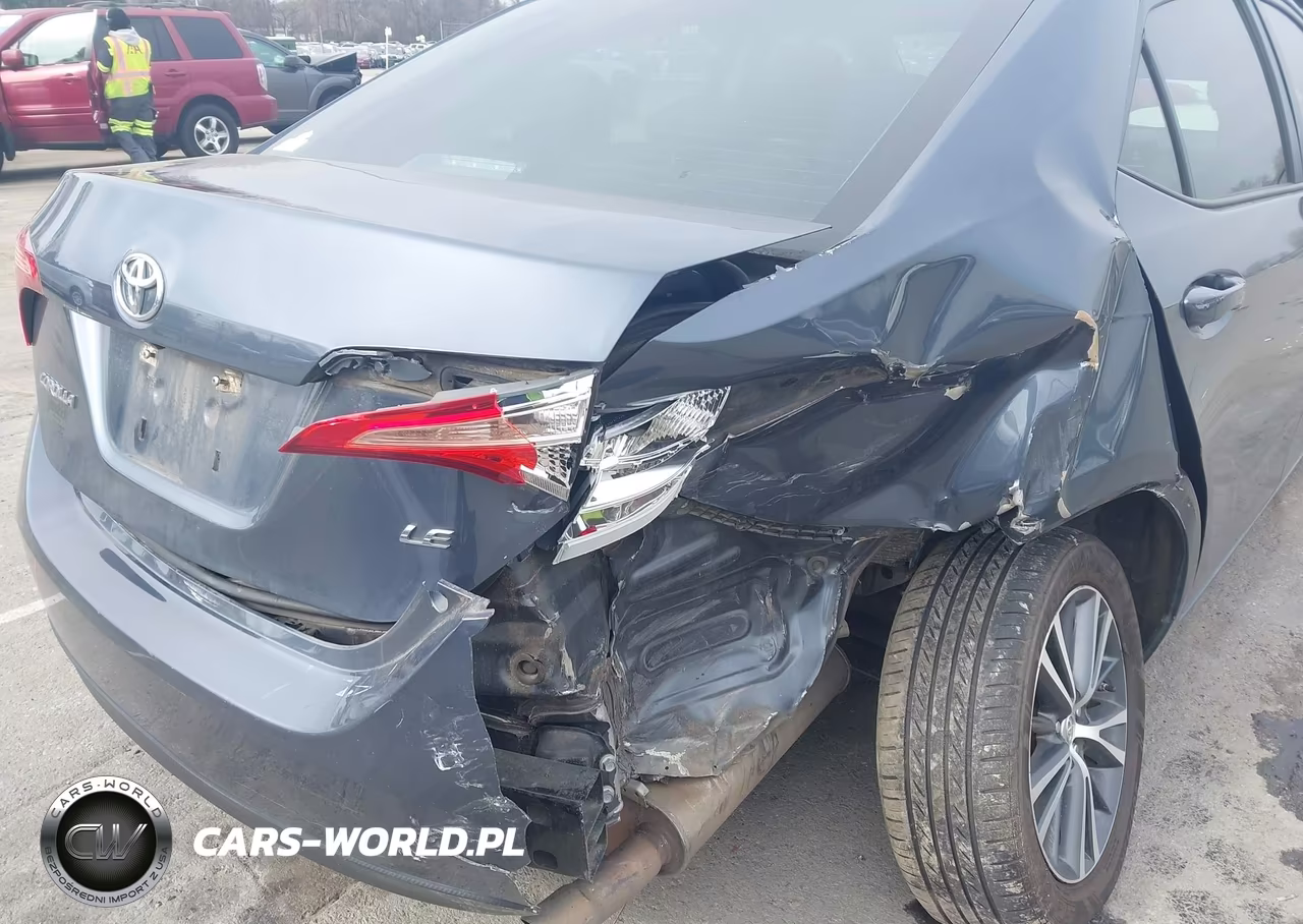 2018 Toyota Corolla Le VIN:5YFBURHE3JP847412 - 6