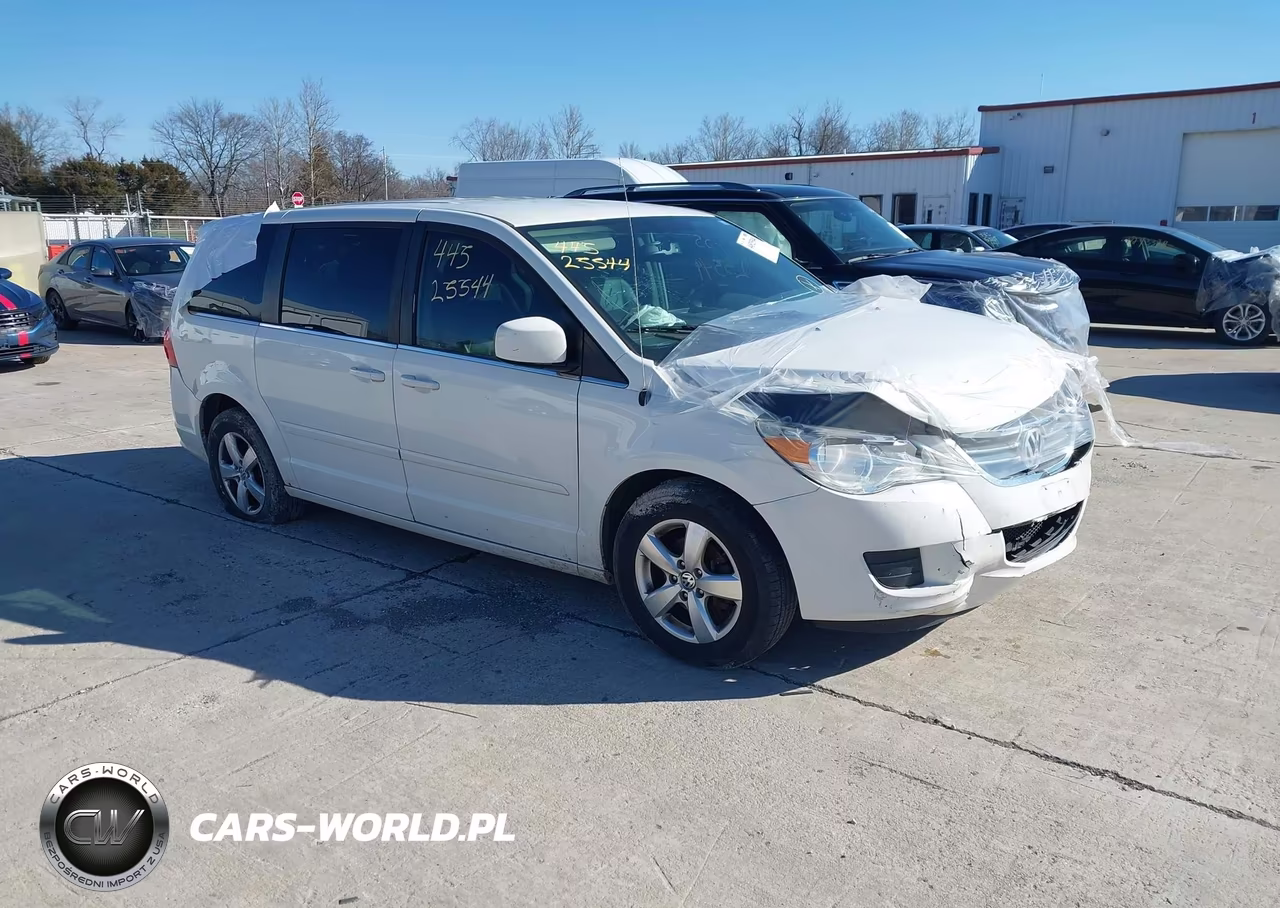 2010 Volkswagen Routan Se