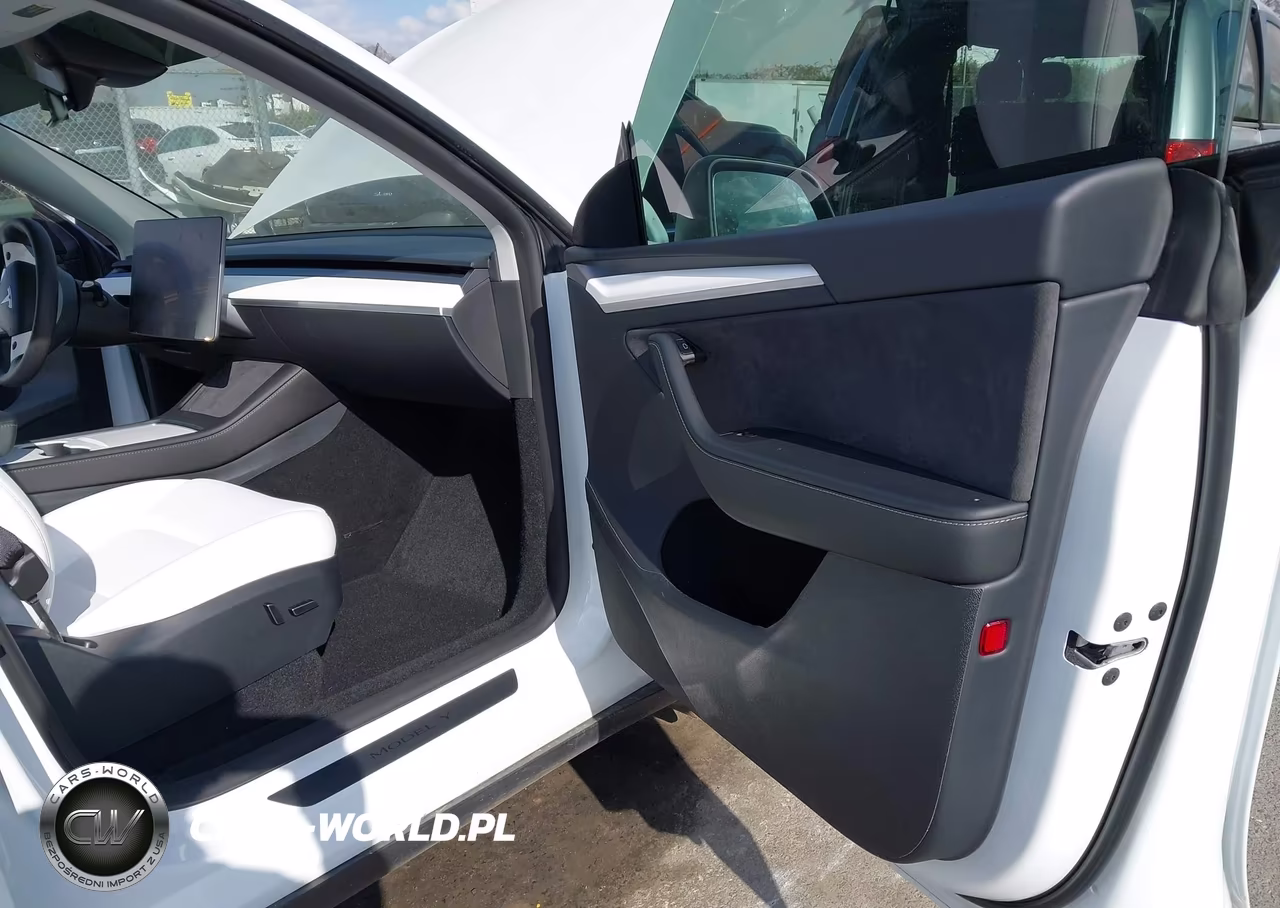 2023 Tesla Model Y VIN:7SAYGDEE5PA145220 - 5