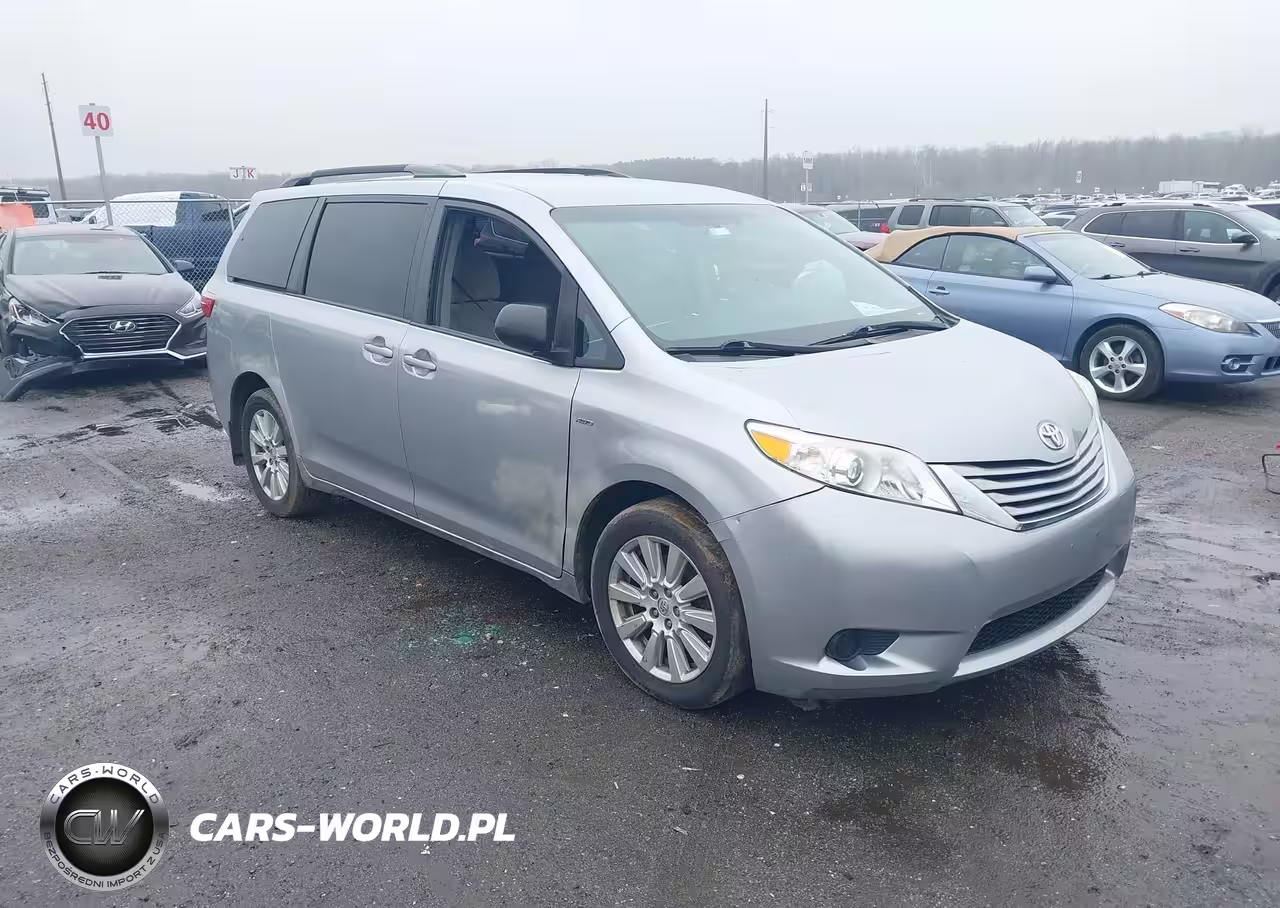 2017 Toyota Sienna Le 7 Passenger