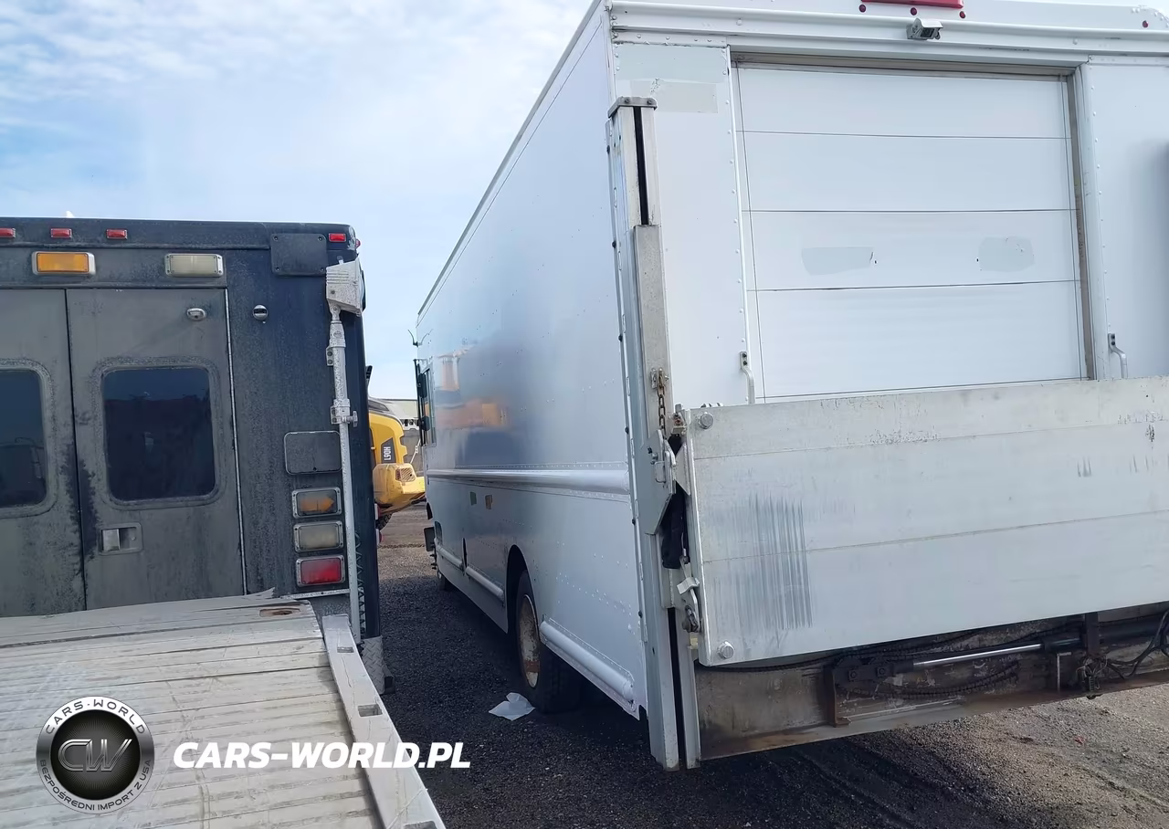 2010 Freightliner Chassis M Line Walk-In Van VIN:4UZAAPDU1ACAS1994 - 3