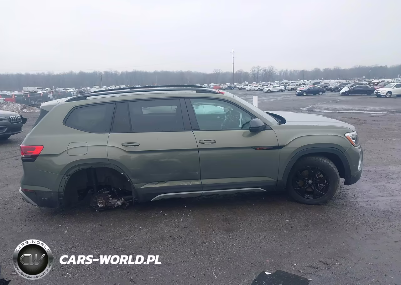 2025 Volkswagen Atlas 2.0T Peak Edition VIN:1V2CR2CA4SC502321 - 13